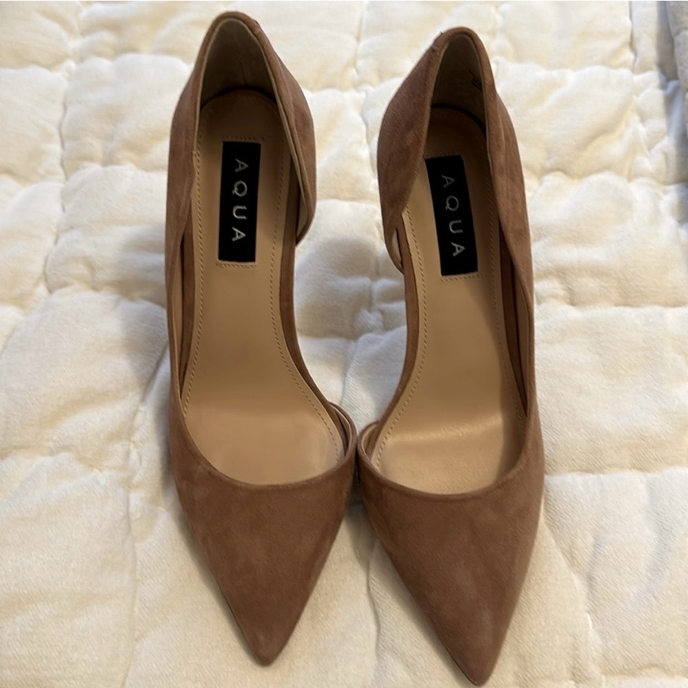 Aqua Women's Tan Suede Pumps NWOT